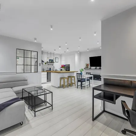 Wola - Parking, Balcony, Workspace - By Rentujemy Apartamento