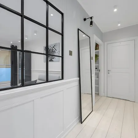 Apartamento Wola - Parking, Balcony, Workspace - By Rentujemy