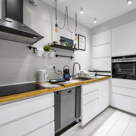 Wola - Parking, Balcony, Workspace - By Rentujemy Apartamento