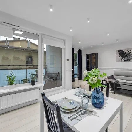 Wola - Parking, Balcony, Workspace - By Rentujemy Apartamento